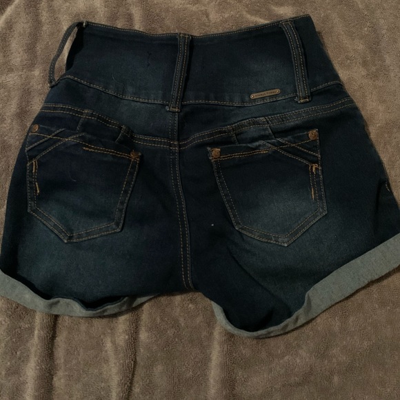 High waisted shorts - Picture 2 of 2